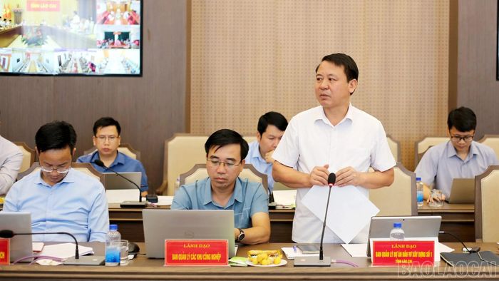 Lãnh đạo các sở, ngành phát biểu tại hội nghị.