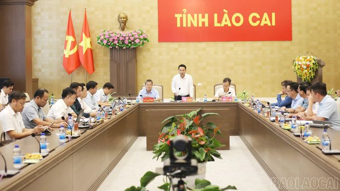 Đồng chí Nguyễn Tuấn Anh - Phó Bí thư Tỉnh ủy, Chủ tịch UBND tỉnh phát biểu kết luận hội nghị.