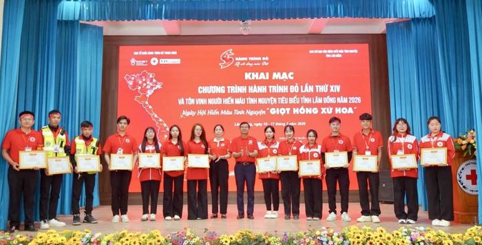 Hội Chữ thập đỏ tỉnh khen thưởng 24 tình nguyện viên xuất sắc trong Hành trình Đỏ năm 2026
