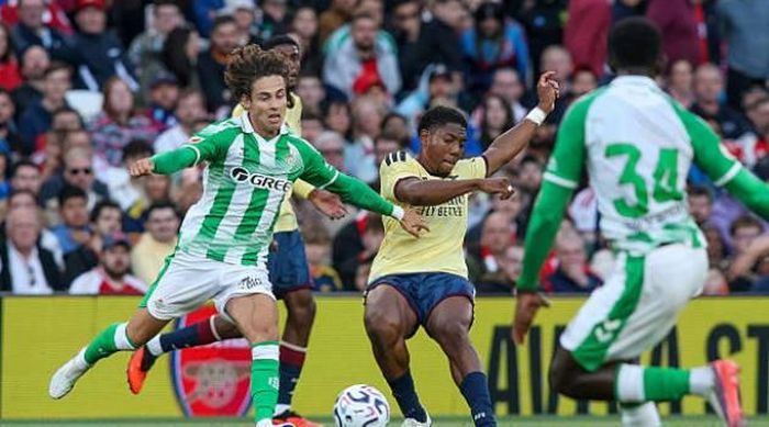 Myles Lewis-Skelly trong trận giao hữu của Arsenal tại Dublin.