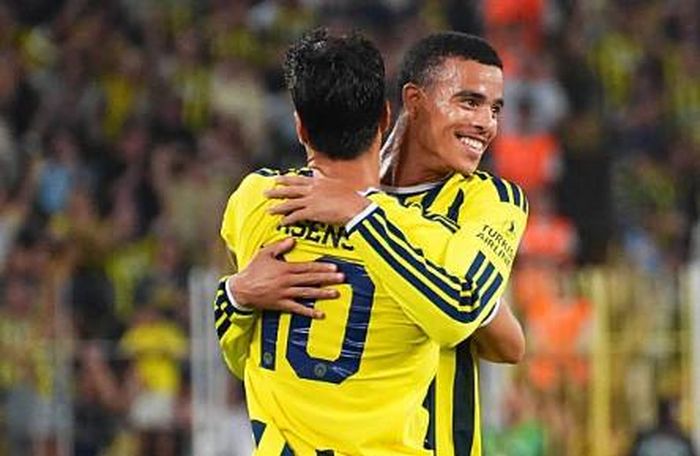 Greenwood tỏa sáng giúp Fenerbahce giành chiến thắng thuyết phục.