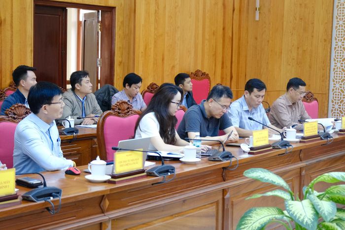 Đại diện lãnh đạo các sở, ngành, đơn vị chủ đầu tư dự án tham dự buổi làm việc