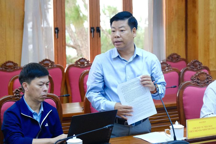 Ông Lương Công Lũy, đại diện chủ đầu tư Dự án Nhà máy Thủy điện Đa Nhim Thượng 2 phát biểu tại buổi làm việc