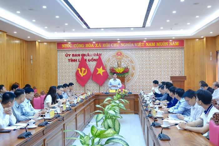 Quang cảnh buổi làm việc
