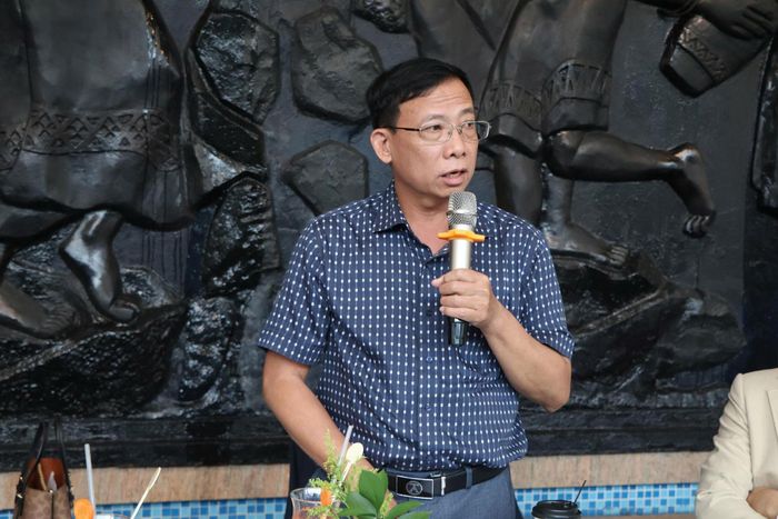 Đồng chí Dương Minh Châu, Phó Giám đốc Sở Tài chính tỉnh trao đổi, trả lời các kiến nghị của doanh nghiệp