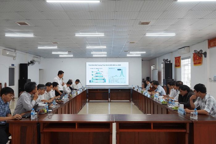 Ông Nguyễn Đăng Tuấn, TP.KHKT Công ty trình bày Báo cáo tại Hội nghị