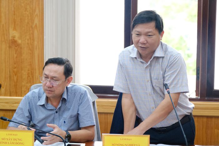 Ông Huỳnh Duy Khôi, Phó Giám đốc Sở Nông nghiệp và Môi trường phát biểu tại buổi làm việc
