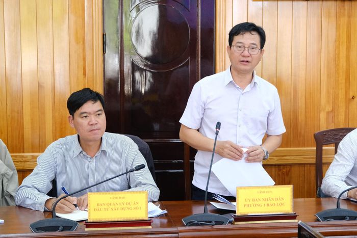 Đồng chí Nguyễn Việt Nam, Chủ tịch UBND Phường 1 Bảo Lộc báo cáo tiến độ thực hiện công tác quy hoạch trên địa bàn