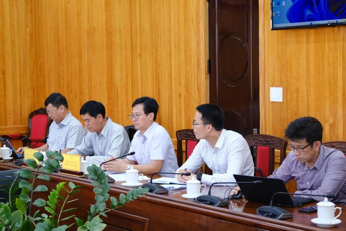 Lãnh đạo các sở, ngành và địa phương tham dự buổi làm việc