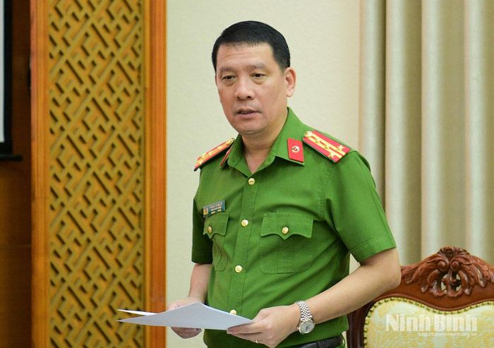 Đại diện lãnh đạo Công an tỉnh phát biểu tại hội nghị.
