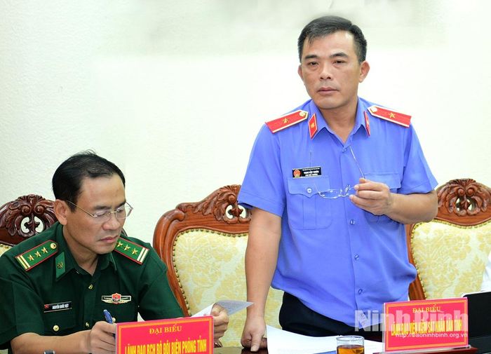 Đại diện lãnh đạo Viện Kiểm sát nhân dân tỉnh phát biểu tại hội nghị.