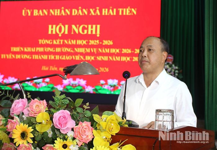 Đồng chí Nguyễn Văn Thuận, Phó Giám đốc Sở Giáo dục và Đào tạo phát biểu tại hội nghị.