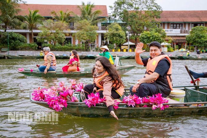 Sự gia tăng nhanh chóng của các thị trường khách quốc tế mới như Ấn Độ đòi hỏi hệ thống dịch vụ và nguồn nhân lực du lịch Ninh Bình phải nhanh chóng chuyển mình đáp ứng.