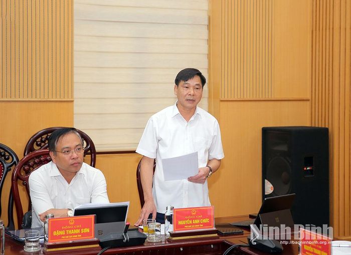 Đồng chí Nguyễn Anh Chức, Ủy viên Ban Thường vụ Tỉnh ủy, Phó Chủ tịch UBND tỉnh phát biểu tại hội nghị.