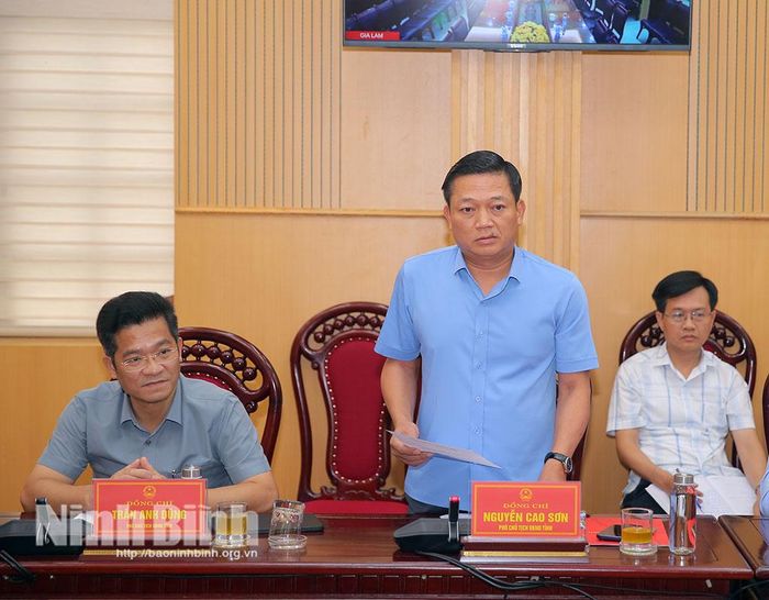 Đồng chí Nguyễn Cao Sơn, Tỉnh ủy viên, Phó Chủ tịch UBND tỉnh phát biểu tại hội nghị.