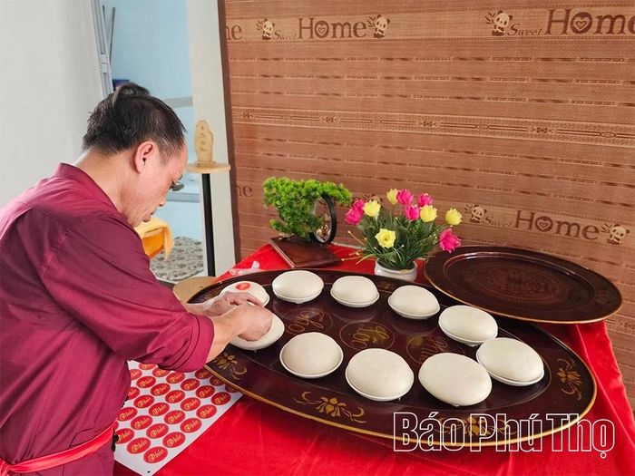 Bánh giầy sau khi hoàn thiện, mang nét đặc trưng văn hóa ẩm thực của người dân Thượng Long.