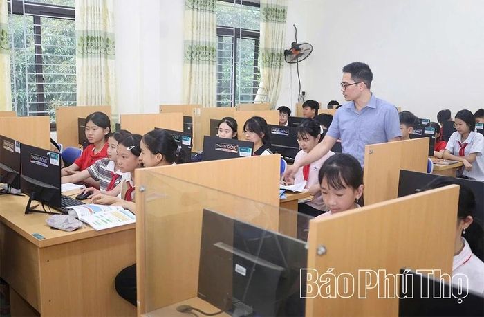 Ứng dụng công nghệ thông tin trong dạy và học tại Trường THCS Thái Hòa.