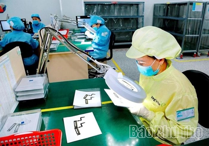 Sản xuất bản mạch điện tử tại Công ty TNHH Young Poong Electronics Vina.