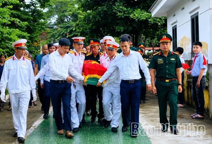 Lễ đón nhận, truy điệu và an táng hài cốt Liệt sĩ Nguyễn Văn Yến được tổ chức chu đáo, trang nghiêm, đúng quy định.