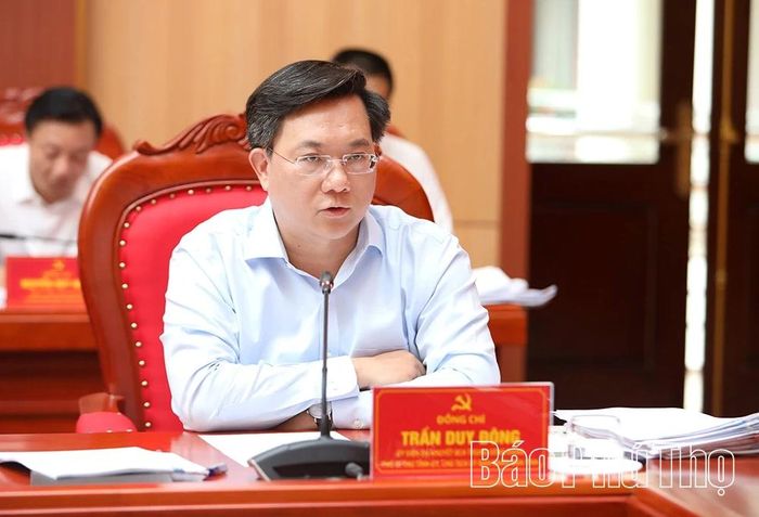 Chủ tịch UBND tỉnh Trần Duy Đông phát biểu tại hội nghị.