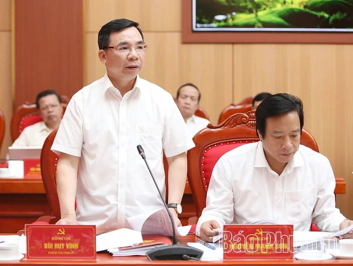 Phó Bí thư Tỉnh ủy Bùi Huy Vĩnh cho ý kiến vào một số nội dung quan trọng.