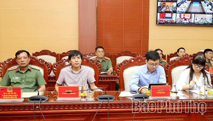 Các đồng chí thành viên Tiểu Ban Chỉ đạo An ninh mạng tỉnh tham dự phiên họp tại điểm cầu tỉnh Phú Thọ.