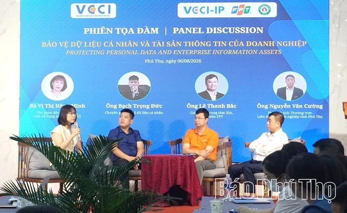 Các đại biểu tham gia tọa đàm về Nhận diện các rủi ro pháp lý trong quá trình quản lý dữ liệu cá nhân và tài sản thông tin của doanh nghiệp.