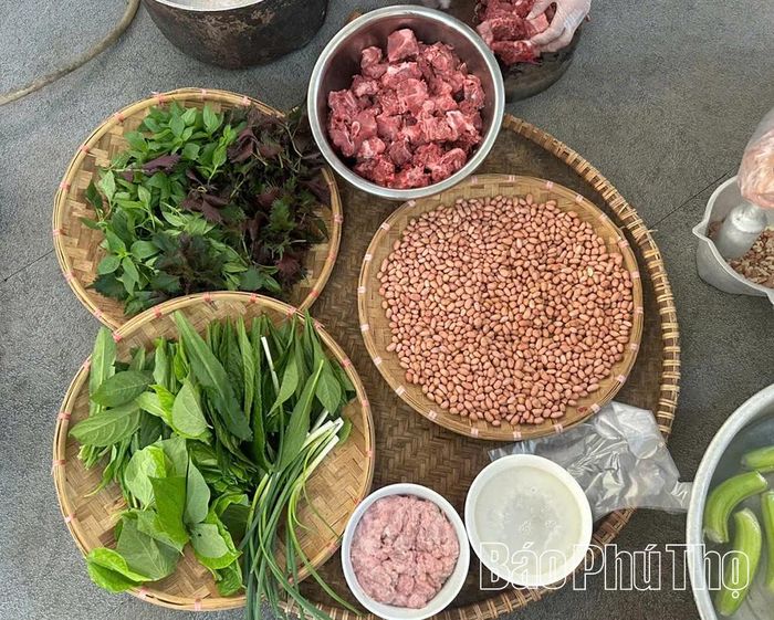 Nguyên liệu chuẩn bị cho món xáo chuối của người dân thôn Quỳnh Lâm.