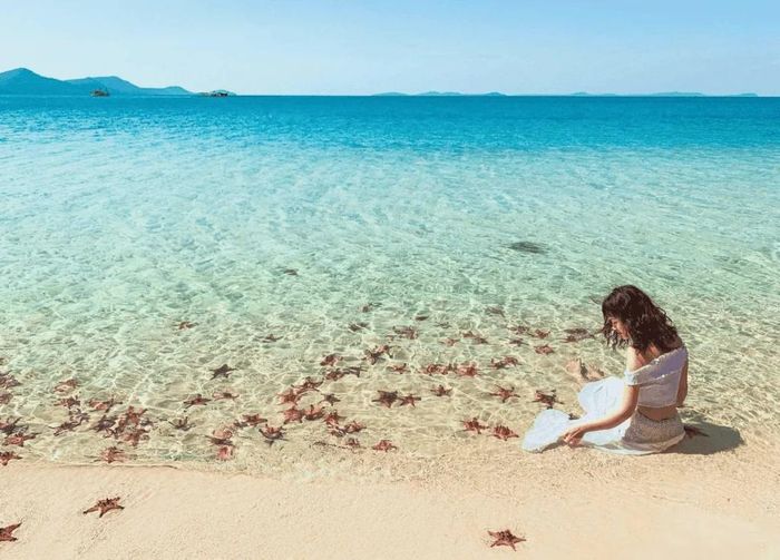 Bãi Sao nổi tiếng với cát trắng và nước biển trong xanh