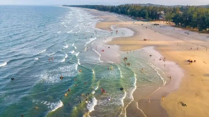 Biển Mỹ Khê là điểm đến yêu thích tại Đà Nẵng