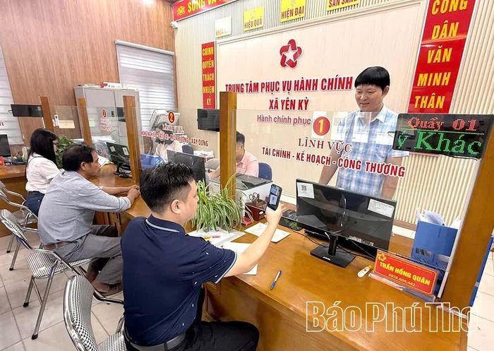Ứng dụng chuyển đổi số tại Trung tâm Phục vụ hành chính công xã Yên Kỳ góp phần rút ngắn thời gian giải quyết thủ tục hành chính.