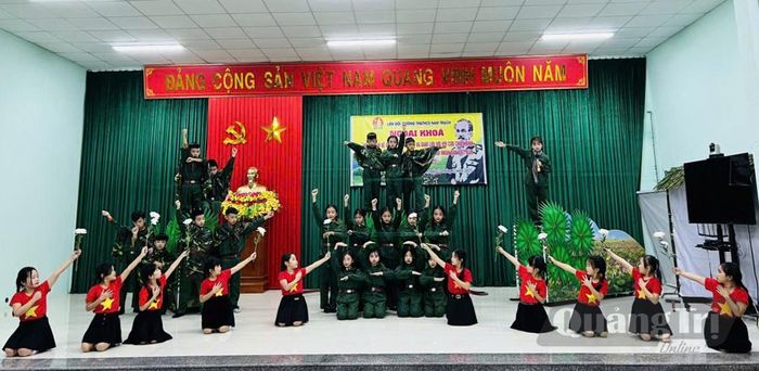 Trường tiểu học và THCS Nam Trạch chú trọng tổ chức các hoạt động ngoại khóa về chủ đề Bác Hồ - Ảnh: PV