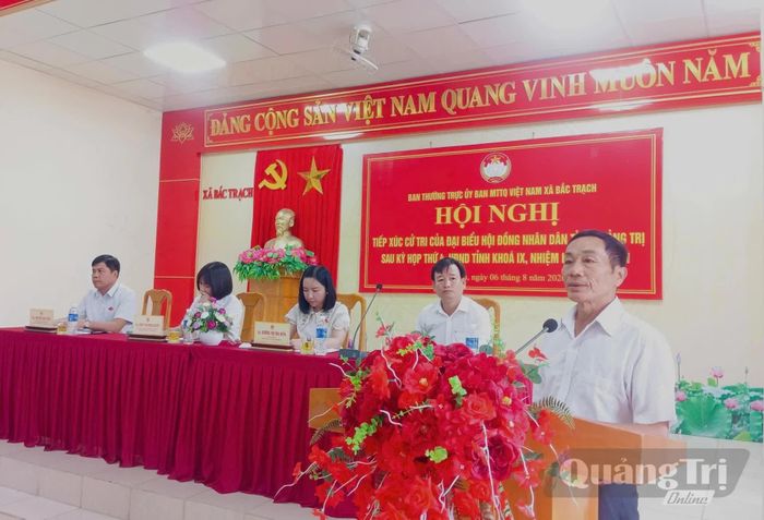 Cử tri xã Bắc Trạch nêu ý kiến, kiến nghị tại buổi tiếp xúc cử tri - Ảnh: K.H