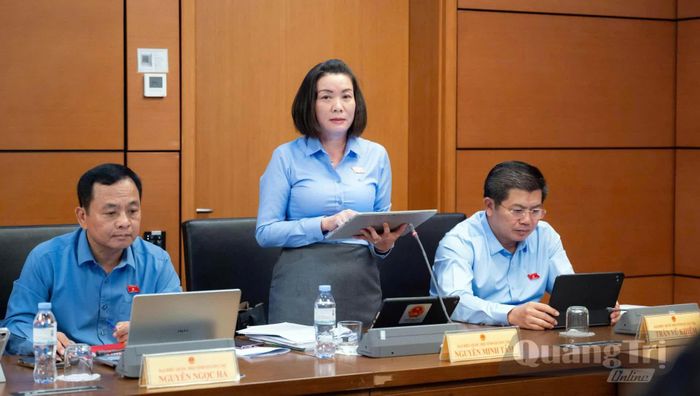Đồng chí Nguyễn Minh Tâm, Phó trưởng đoàn chuyên trách Đoàn đại biểu Quốc hội tỉnh thảo luận tại tổ - Ảnh: N.M