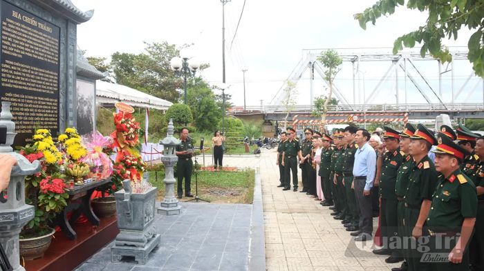 Các đại biểu tham dự lễ khánh thành “Bia chiến thắng” của Sư đoàn 308-Quân tiên phong - Ảnh: Đ.V