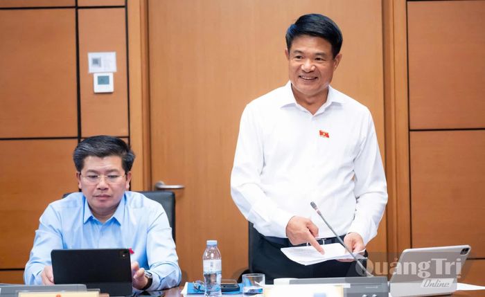 Đồng chí Nguyễn Huy Tiến, Viện trưởng Viện Kiểm sát nhân dân tối cao thảo luận tại tổ - Ảnh: N.M