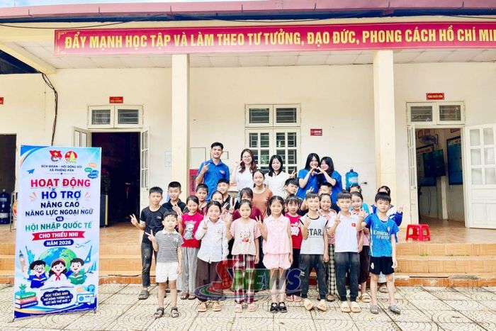 Lớp học tiếng Anh miễn phí mang đến sân chơi bổ ích cho thiếu nhi xã Phiêng Pằn trong dịp hè.