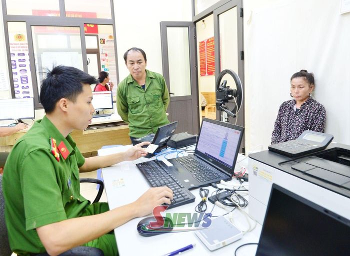 Thực hiện định danh mức độ 2 cho người dân.
