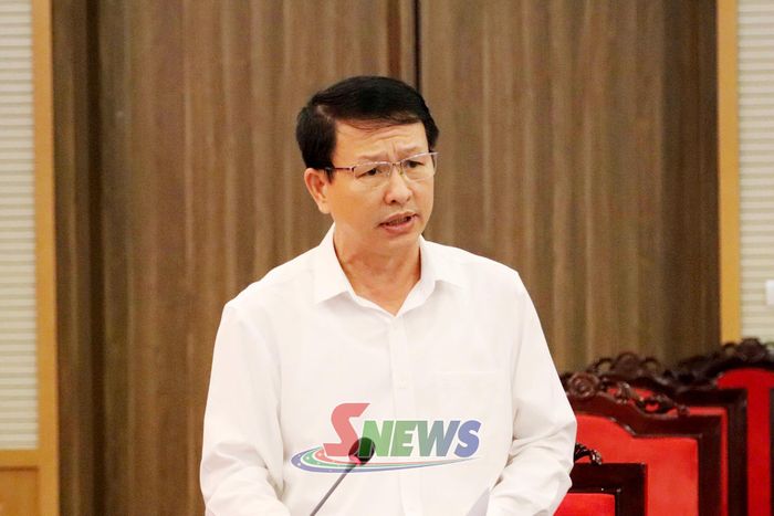 Lãnh đạo Sở Giáo dục và Đào tạo phát biểu tại hội nghị.