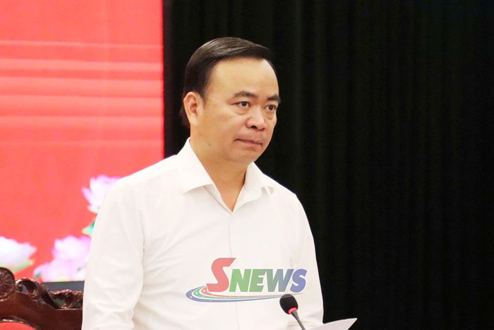 Đồng chí Phó Chủ tịch Thường trực UBND tỉnh chủ trì hội nghị.