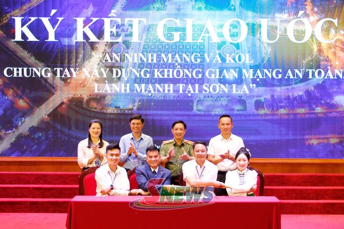 Ký kết giao ước tuân thủ pháp luật và quy tắc ứng xử trên không gian mạng với quản trị viên, KOL.