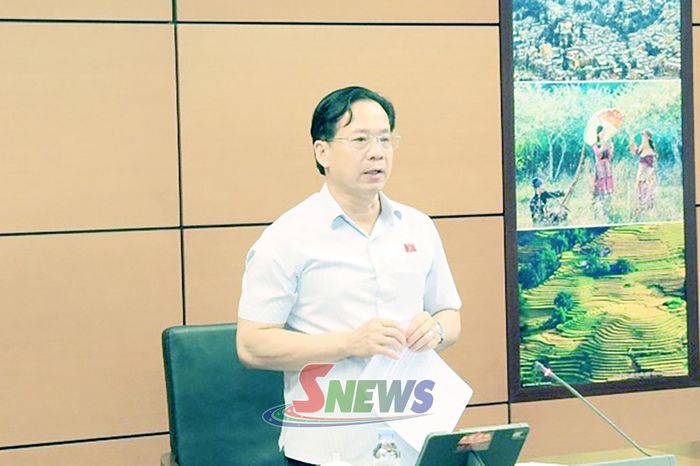 Đại biểu Hoàng Văn Nghiệm phát biểu.