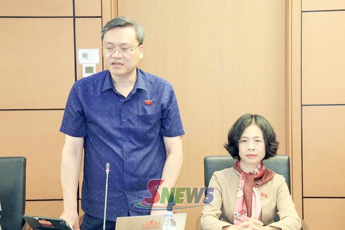 Đại biểu Quàng Văn Hương phát biểu.