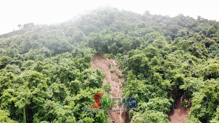 Khu vực xuất hiện hiện vết nứt, trượt sạt đất đá tại bản Lẩy, xã Muổi Nọi.