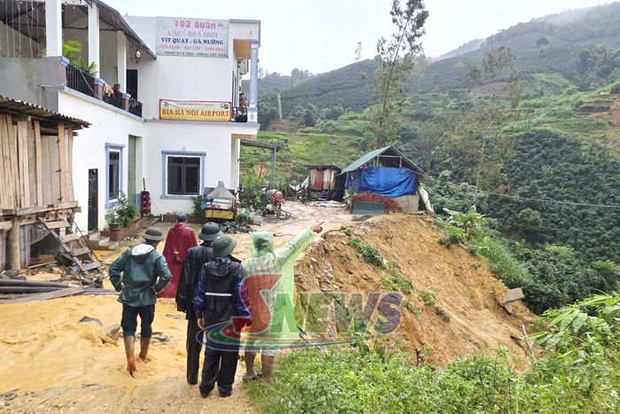 Xã Muổi Nọi kiểm tra tình hình thiệt hại do thiên tai gây ra.