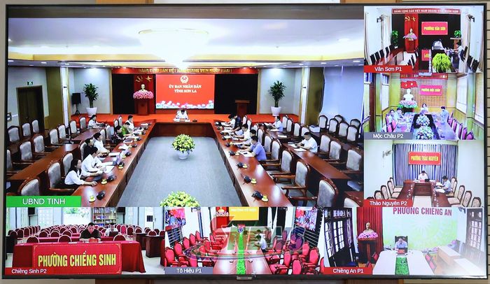 Điểm cầu các xã, phường dự họp.