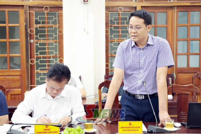 Đồng chí Phó Giám đốc Ban Quản lý dự án các công trình giao thông tỉnh phát biểu tại cuộc làm việc.