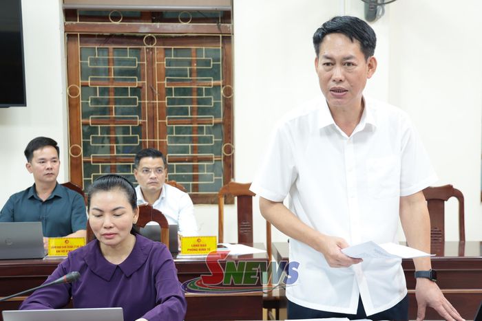 Đồng chí Bí thư Đảng ủy xã Mai Sơn báo cáo các nội dung tại cuộc làm việc.