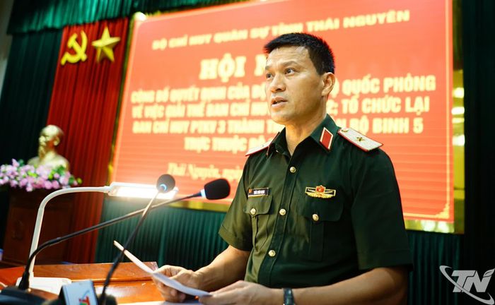 Thiếu tướng Trần Xuân Mạnh, Tư lệnh Quân khu 1 phát biểu chỉ đạo.