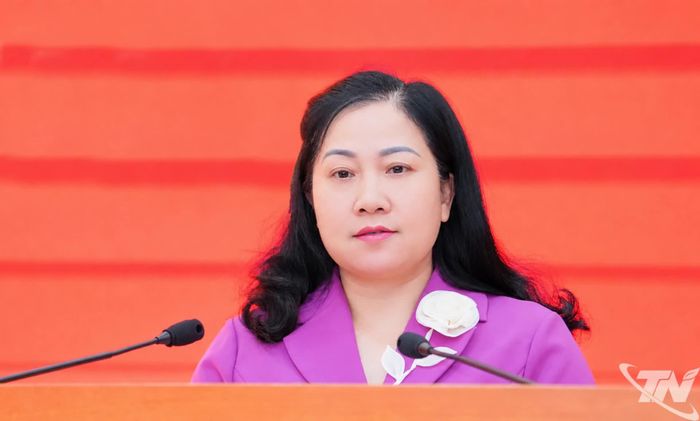 Đồng chí Đỗ Thị Minh Hoa, Ủy viên Ban Thường vụ, Trưởng Ban Tuyên giáo và Dân vận Tỉnh ủy phát biểu tại Hội nghị.